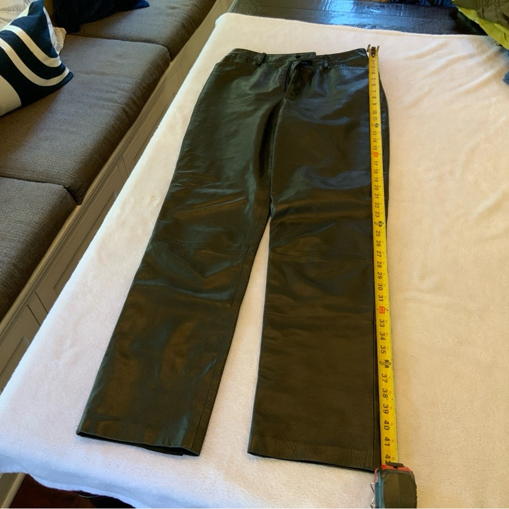 Womens Black Leather Pants Ellen Tracy size 8 100 percent leather. SKU 2890